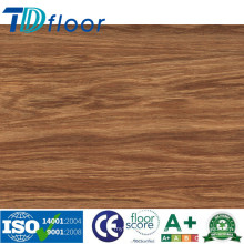 Suelo de madera del tablón del vinilo de la superficie de madera con diseño del tecleo